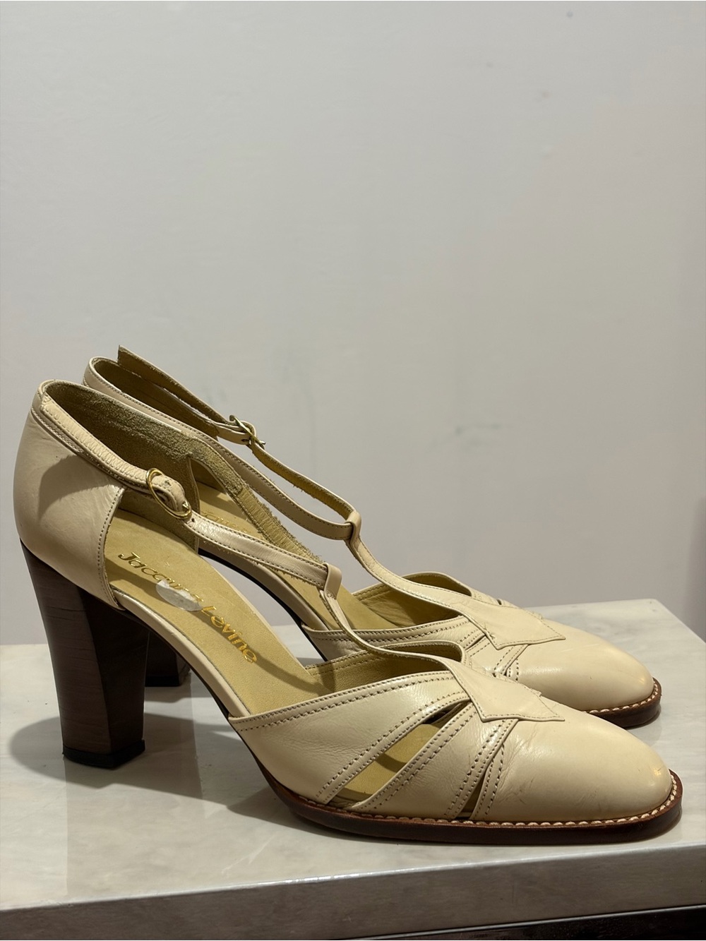 Jacques Levine Classic Cream Leather T-Strap Heels Women’s 8